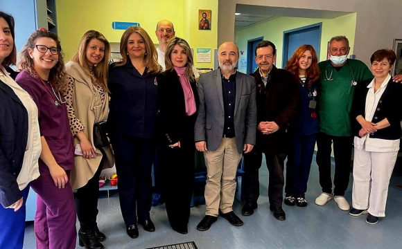 ΔΤ ΔΩΡΕΑ ΒΙΒΛΙΟΘΗΚΗΣ ΣΤΗΝ ΠΑΙΔΙΑΤΡΙΚΗ ΚΛΙΝΙΚΗ ΤΟΥ ΓΝ ΝΑΟΥΣΑΣ