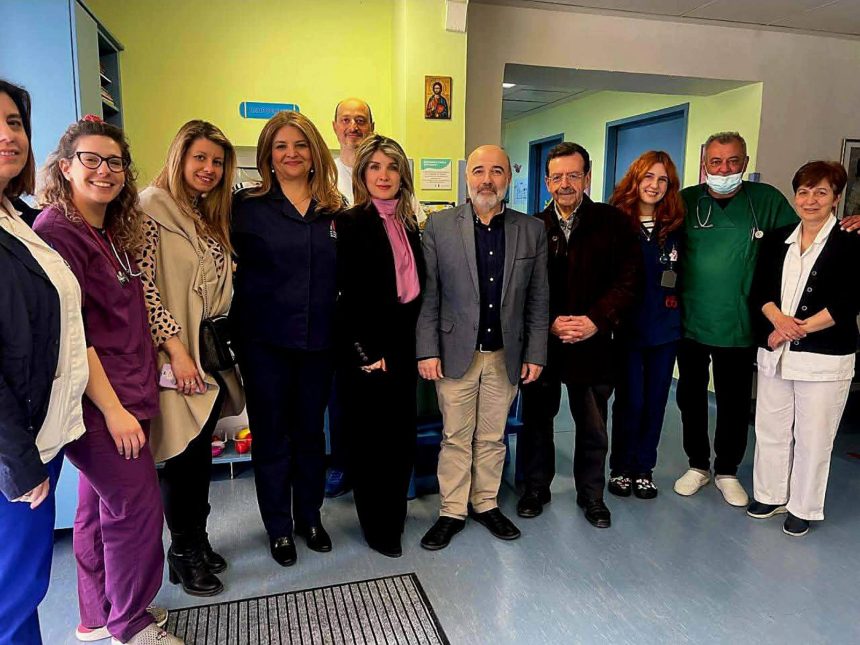 ΔΤ ΔΩΡΕΑ ΒΙΒΛΙΟΘΗΚΗΣ ΣΤΗΝ ΠΑΙΔΙΑΤΡΙΚΗ ΚΛΙΝΙΚΗ ΤΟΥ ΓΝ ΝΑΟΥΣΑΣ